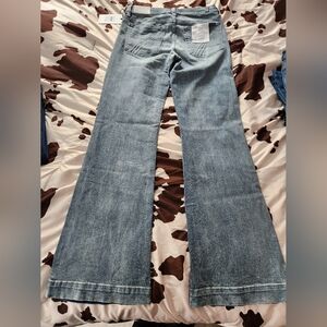 SOLD NWT Light Wash Dojo!🩶